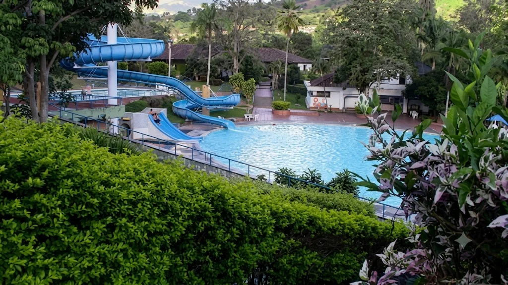 Toboganes y piscinas finca integración empresarial Cundinamarca